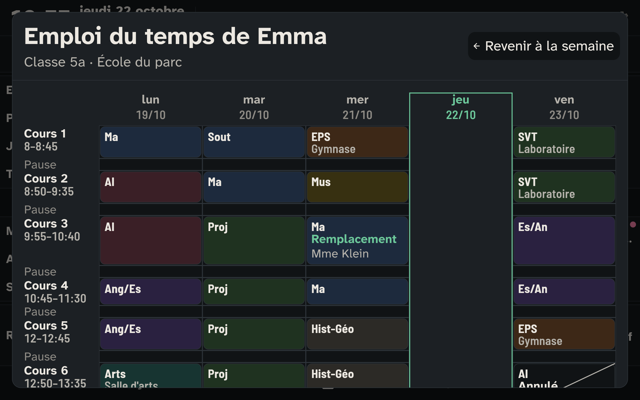 L’emploi du temps hebdomadaire d’un enfant sur le mur